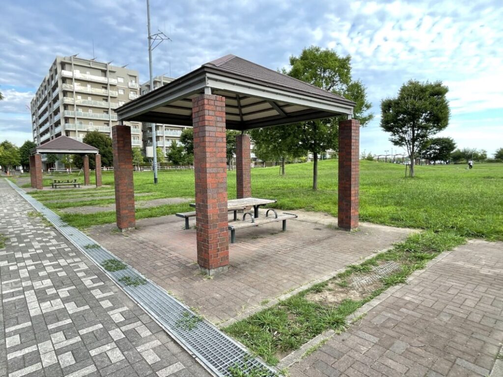 見田方遺跡公園の休憩スペース